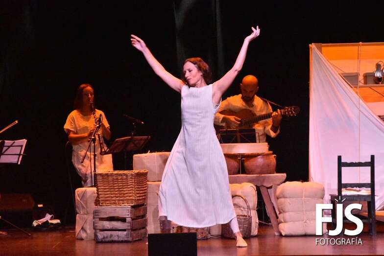 Momento del espectáculo de anoche con público presencial en el Teatro Municipal/Francisco Javier Santana